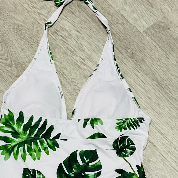 Swim Top Tropical Leaf Print Halter Style - Picture 7 of 11